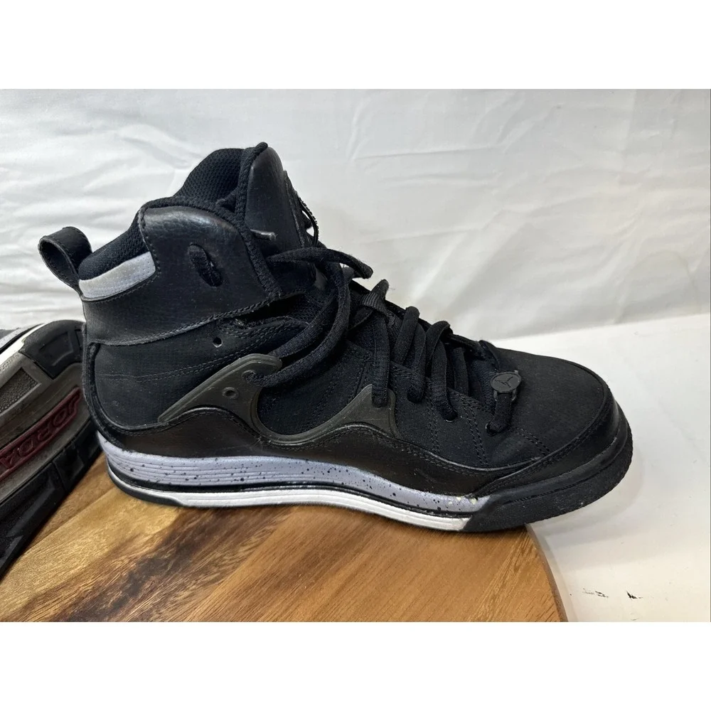 Jordan‎ Flight TR 8.5 w Black/Varsity Red-Cement Grey-White 428827-010 7Y